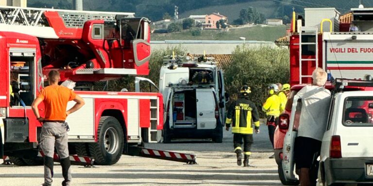 Grave incidente sul lavoro a Cartoceto, operaio folgorato mentre lavora sul tetto