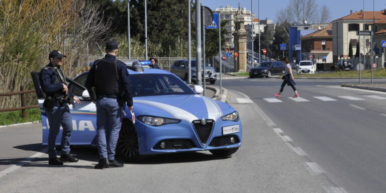 Pesaro – Giovane spacciatore arrestato e rimpatriato: aveva 29 dosi di cocaina pronte alla vendita