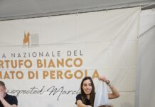Sold out alla Fiera del Tartufo di Pergola. A Barbara Bouchet il Premio “The unexpected Marche”