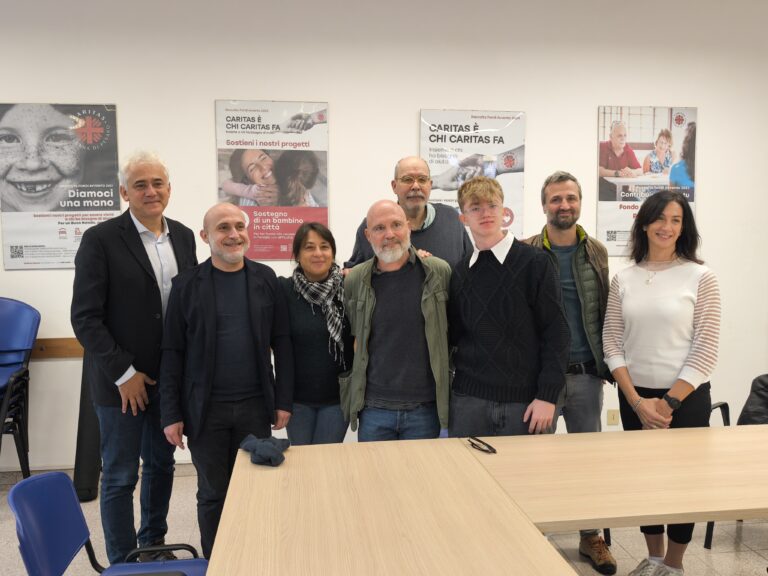 Screening visivi e occhiali gratuiti per chi non può permetterseli: il progetto di Caritas e Ipsia Benelli