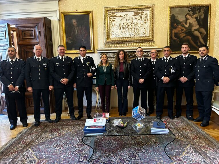 Prefetto di Pesaro riceve la Polizia Penitenziaria: «Gestita con coraggio l’emergenza incendio»