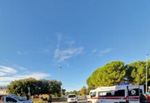 Scontro tra furgone e Vespa alla rotatoria di via Soncino: ferita una 45enne