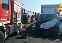 Scontro tra tre mezzi in A14 vicino a Fano: tre feriti, autostrada chiusa per l’eliambulanza