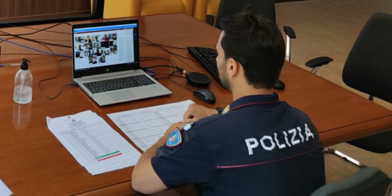 Truffe online: oltre 25mila euro sottratti a cittadini nel Pesarese con video deepfake e finti investimenti