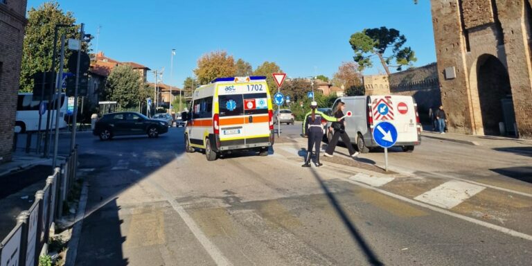 Fano, 14enne investita sulle strisce a Porta Maggiore: trasportata al Pronto soccorso