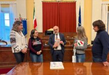 Senigallia, il consiglio comunale accoglie la poetessa ucraina Oksana Stomina