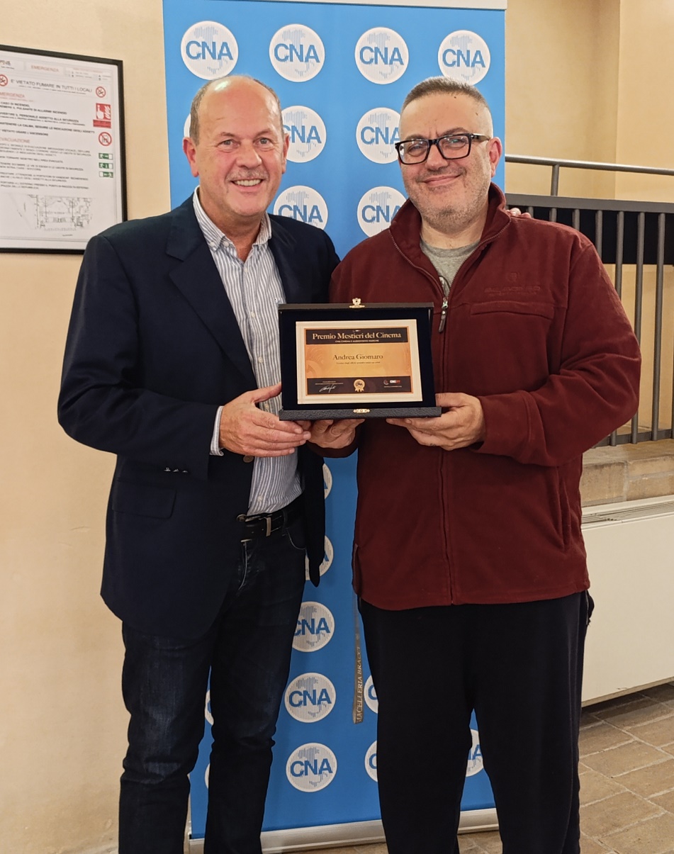 Claudio Salvi premia Andrea Giomaro