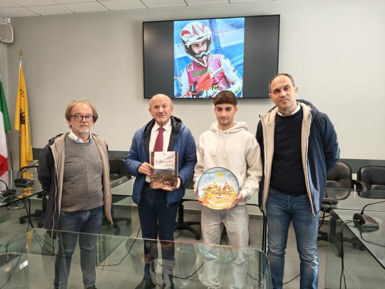 Vallefoglia: accolta in Comune Nathan Mariani, giovane promessa del motocross e campione regionale