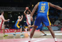 Basket, la VL lotta ma non basta: Torino passa alla Vitrifrigo Arena 81-90