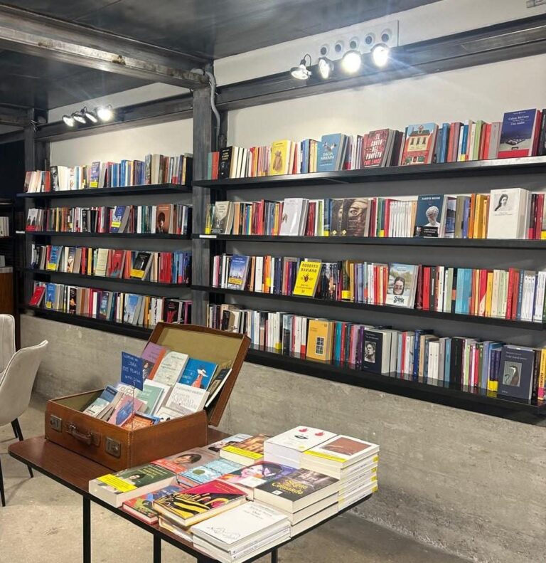 Arriva il Reading Party, fra libri, tè e biscotti. Al via gli incontri di noir e polizieschi “Codice Giallo”