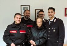 Restituiti gioielli e 2.500 euro all’anziana raggirata: commozione in caserma a Fabriano