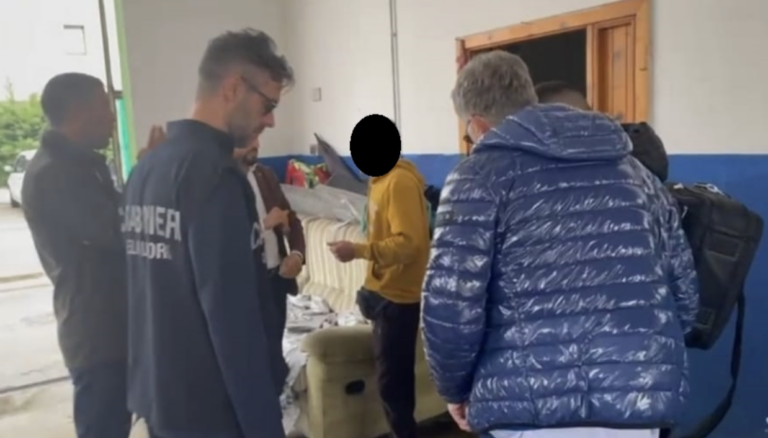 Pesaro, sequestrato autolavaggio per sfruttamento di lavoratori stranieri (VIDEO)