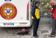 Trovato l’elicottero scomparso tra Marche e Toscana: velivolo completamente distrutto