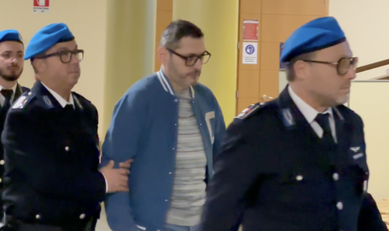Uccise i genitori nel 2024, oggi ascoltati la sorella e l’ex moglie di Luca Ricci