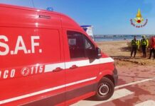 Pesaro – Dramma sfiorato: soccorsa una persona in mare grazie al pronto intervento dei Vigili del Fuoco, Capitaneria e 118