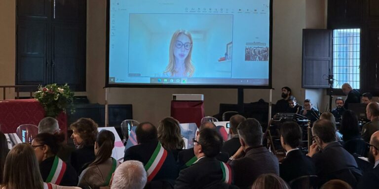 25 novembre, Lucia Annibali alla cerimonia di Pesaro: «Fare pace con se stesse e sapere che la colpa non è mai della vittima»