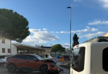 Incidente stradale in via Mattei: quattro veicoli coinvolti, nessun ferito