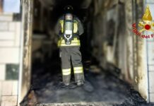 Pesaro, incendio nella notte in via Guido di Arezzo: negozio in fiamme, nessun ferito