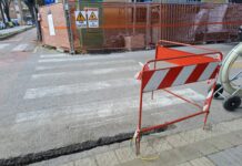 Fano, guasto al semaforo tra via Negusanti e via Palazzi: cavi tranciati durante i lavori per la fibra ottica