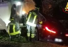 Colli al Metauro, auto esce di strada e finisce contro una casa: abitazione dichiarata inagibile