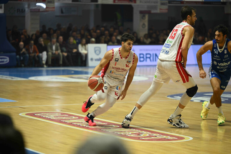 VL Pesaro: 40 minuti intensi e di grande equilibrio, a Brindisi la vittoria sfugge nel finale
