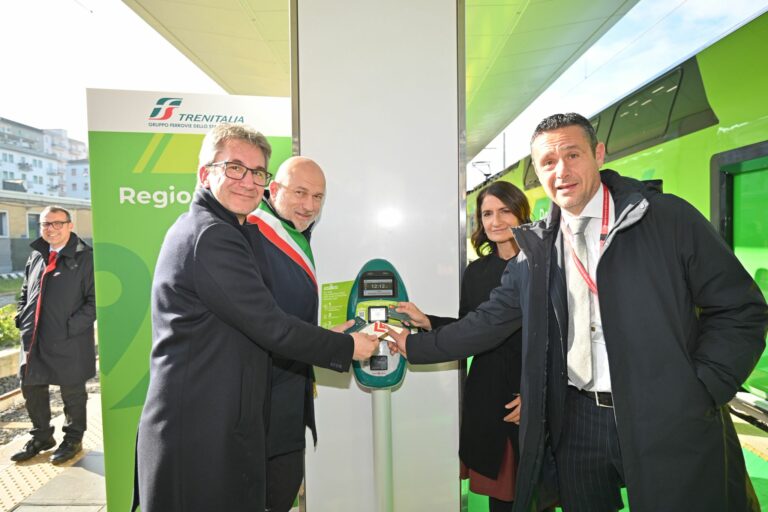 Regionale Marche, Trenitalia: nuovo treno elettrico e pagamento rapido tap&tap