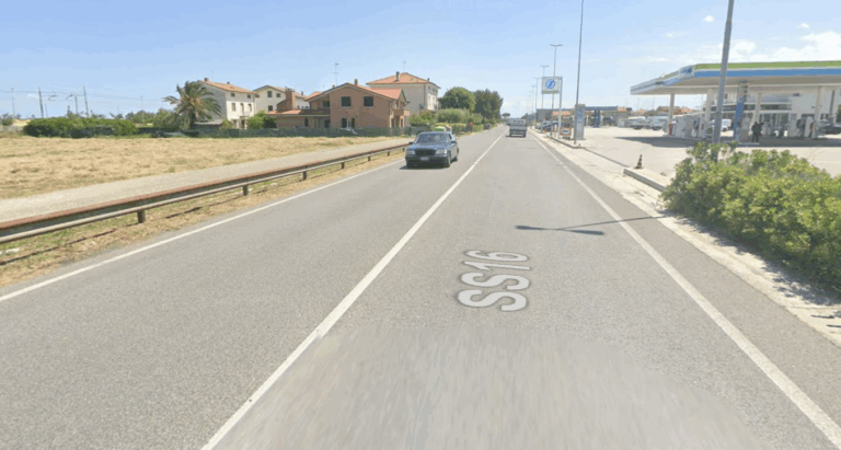 Ciclista ferito sulla statale Adriatica, traffico bloccato per un’ora a Ponte Sasso