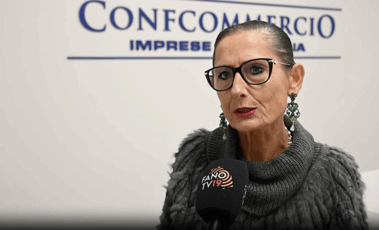 Shopping di Natale, spesa media a 1.964 euro per famiglia. Nel Pesarese domina l’enogastronomia