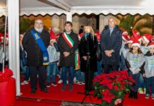 L’Albero della Sostenibilità accende il Natale nel cortile della Prefettura di Pesaro