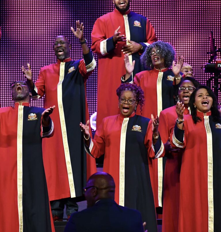 Tra gospel, danza e tradizioni: il Natale di Pesaro entra nel vivo