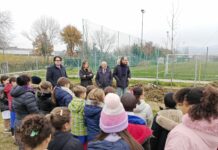 Il Comune di Vallefoglia celebra la Giornata Nazionale dell’Albero con la messa a dimora di nuove piante nel giardino della scuola di via Guidi a Montecchio