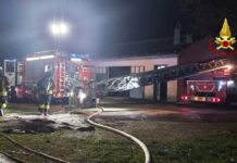 Fiamme nella notte a Montecalvo in Foglia: incendio in un casolare, nessun ferito