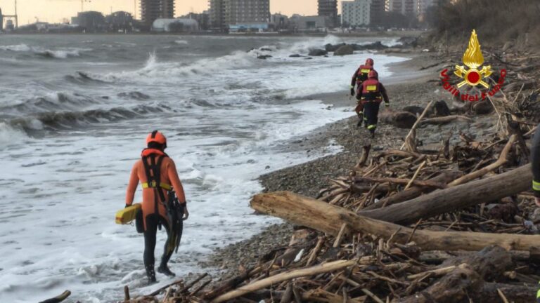Pesaro – Bloccata dalla marea sul Monte San Bartolo: persona salvata dai Vigili del Fuoco