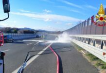Auto in fiamme sull’A14 tra Marotta e Fano: nessun ferito. Traffico rallentato