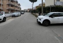 Fano, scontro tra auto e bicicletta all’incrocio Galvani–Bellandra: 78enne ferita e trasportata in ospedale