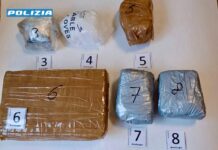Droga nascosta nel contenitore della sorpresa degli ovetti di cioccolato e in casa: arrestato 35enne