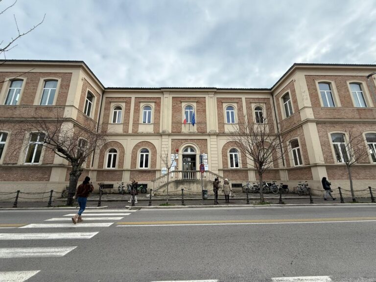Pesaro, finanziamento ministeriale per la scuola Carducci: sicurezza ed efficienza energetica