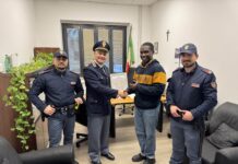 Salva una donna sui binari a Jesi, giovane pugile premiato dalla Polizia