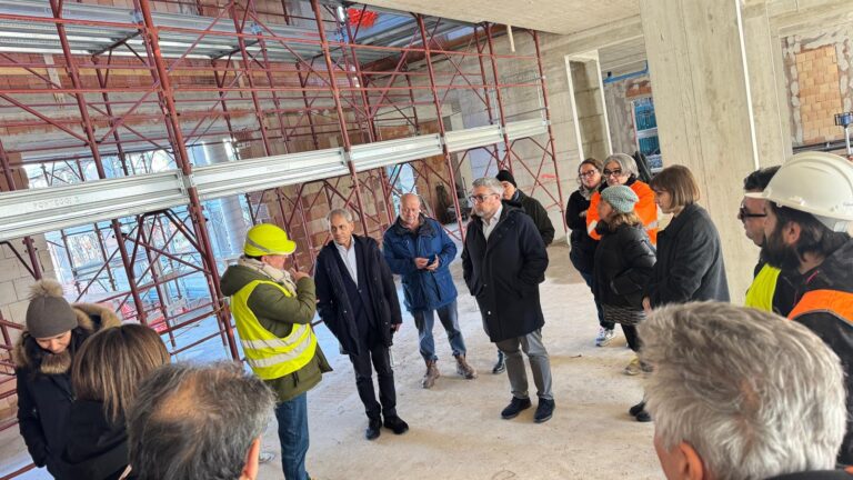 Senigallia – Scuola primaria Puccini: avanzano i lavori di ricostruzione, obiettivo apertura a settembre 2026
