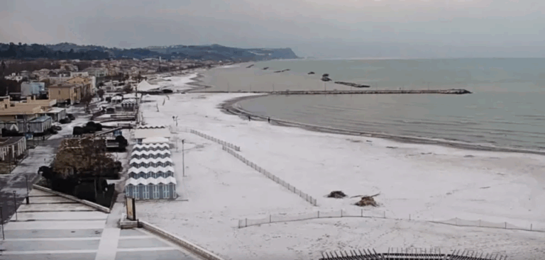 Non è grandine: dopo la neve dell’Epifania arriva il ‘graupel’ a Pesaro e Fano