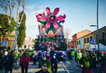 Il Carnevale di Fano 2026 prende il via con il tre volte Premio Oscar Dante Ferretti e 12 carri allegorici