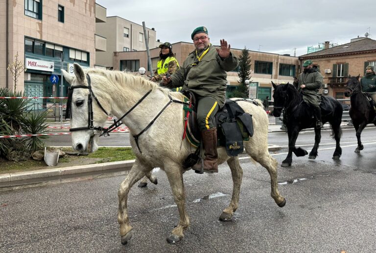 Pesaro – Piazza del Popolo, animali protagonisti: grande partecipazione alla Benedizione di Sant’Antonio