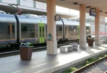 Senigallia, donna urtata da un treno in stazione: ferita lieve ma sotto choc