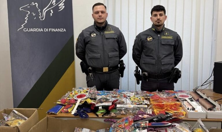 Blitz della Guardia di Finanza per il Carnevale: sequestrati 24 mila articoli non conformi
