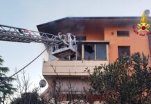 Incendio all’ultimo piano di una palazzina: paura a Colli al Metauro