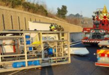 Pesaro, incidente sull’A14 in direzione nord: intervengono i Vigili del Fuoco, autogru in azione