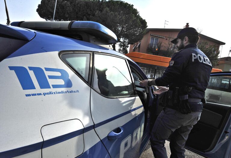 Pesaro – Viola il Daspo urbano e aggredisce gli agenti: denunciato giovane gambiano