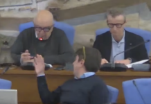 Scintille e urla in consiglio comunale a Pesaro, il centrodestra: «Biancani sempre più nervoso tenta di imbavagliare l’opposizione» (VIDEO)