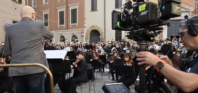 “Tutti suonano Sanremo”, questa sera Pesaro protagonista su Rai1