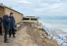 Mareggiata a Porto Recanati, sopralluogo del presidente Acquaroli